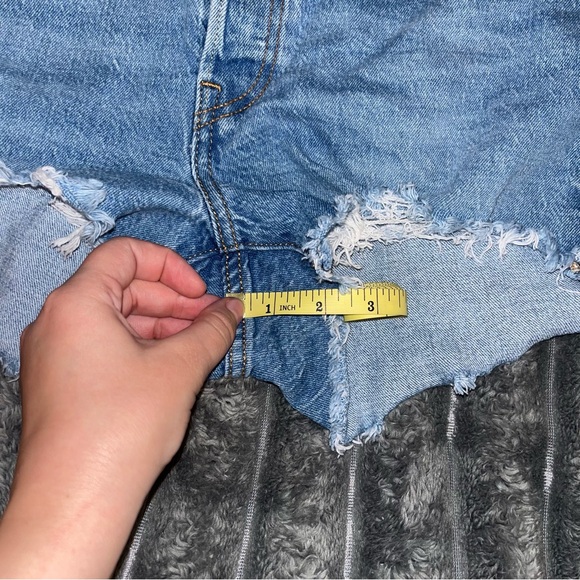 Levi’s high rise shorts - Picture 9 of 9